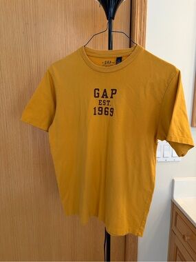GAP Mustard Yellow Short Sleeve Tee with Maroon Logo - Small